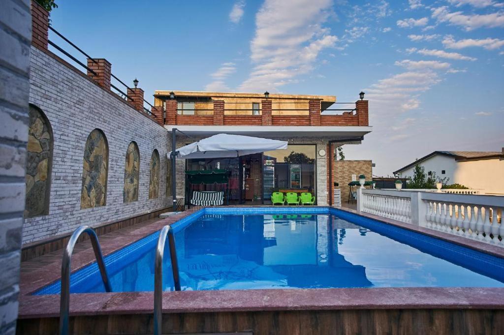The Hilltop Skyline Hotel Tiflis Exterior foto