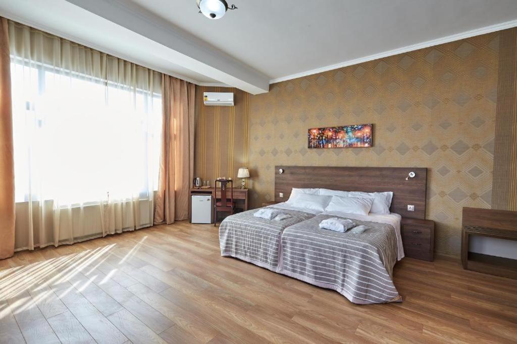The Hilltop Skyline Hotel Tiflis Exterior foto