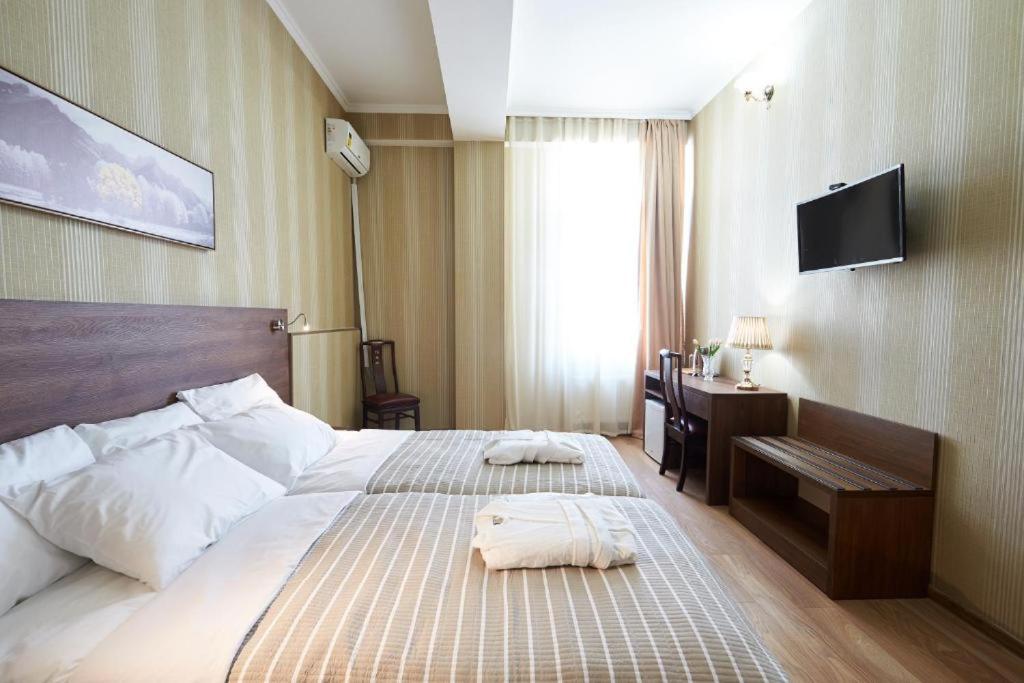 The Hilltop Skyline Hotel Tiflis Exterior foto