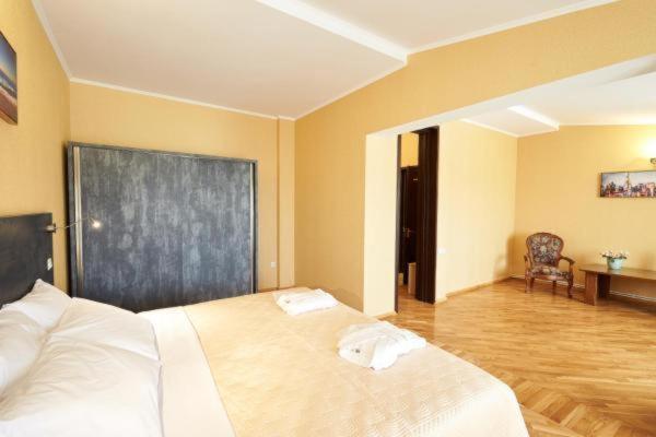 The Hilltop Skyline Hotel Tiflis Exterior foto