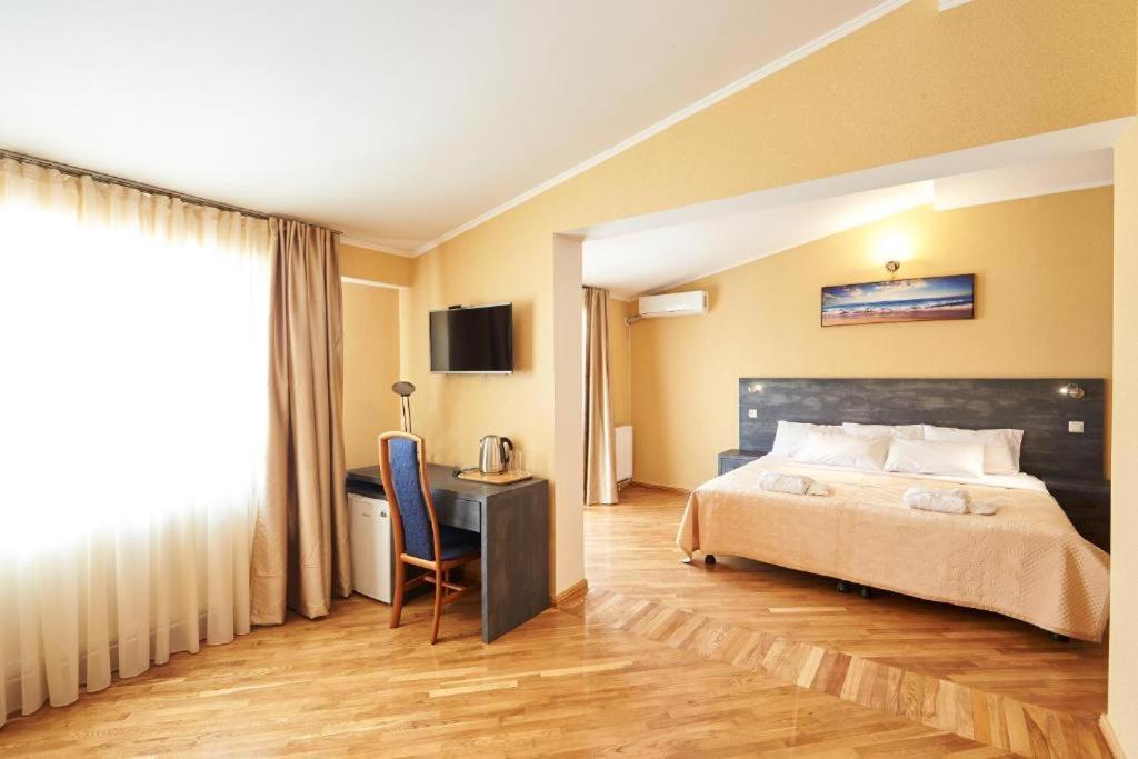 The Hilltop Skyline Hotel Tiflis Exterior foto