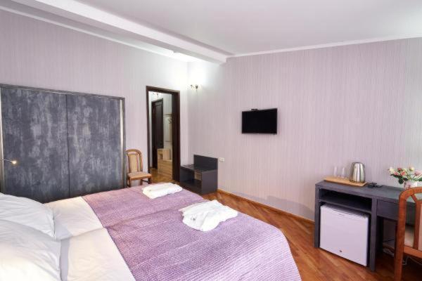 The Hilltop Skyline Hotel Tiflis Exterior foto