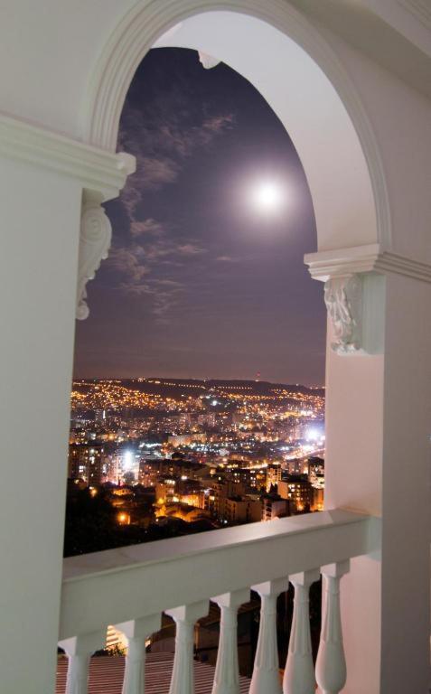 The Hilltop Skyline Hotel Tiflis Exterior foto