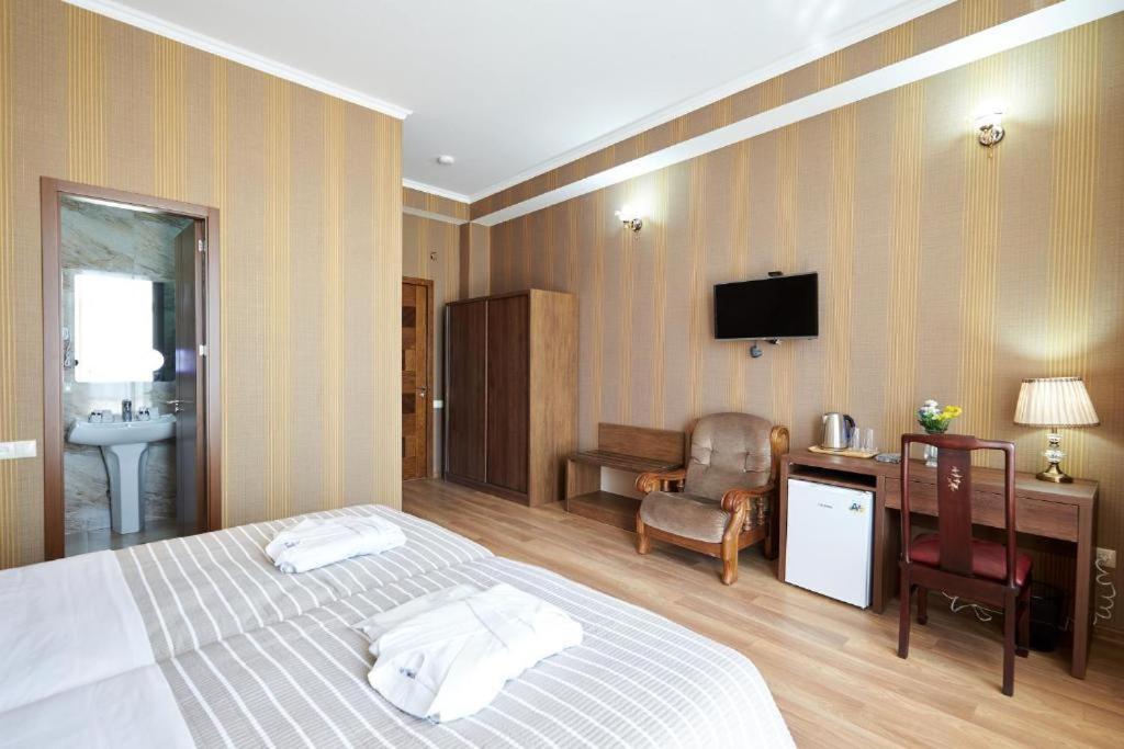 The Hilltop Skyline Hotel Tiflis Exterior foto