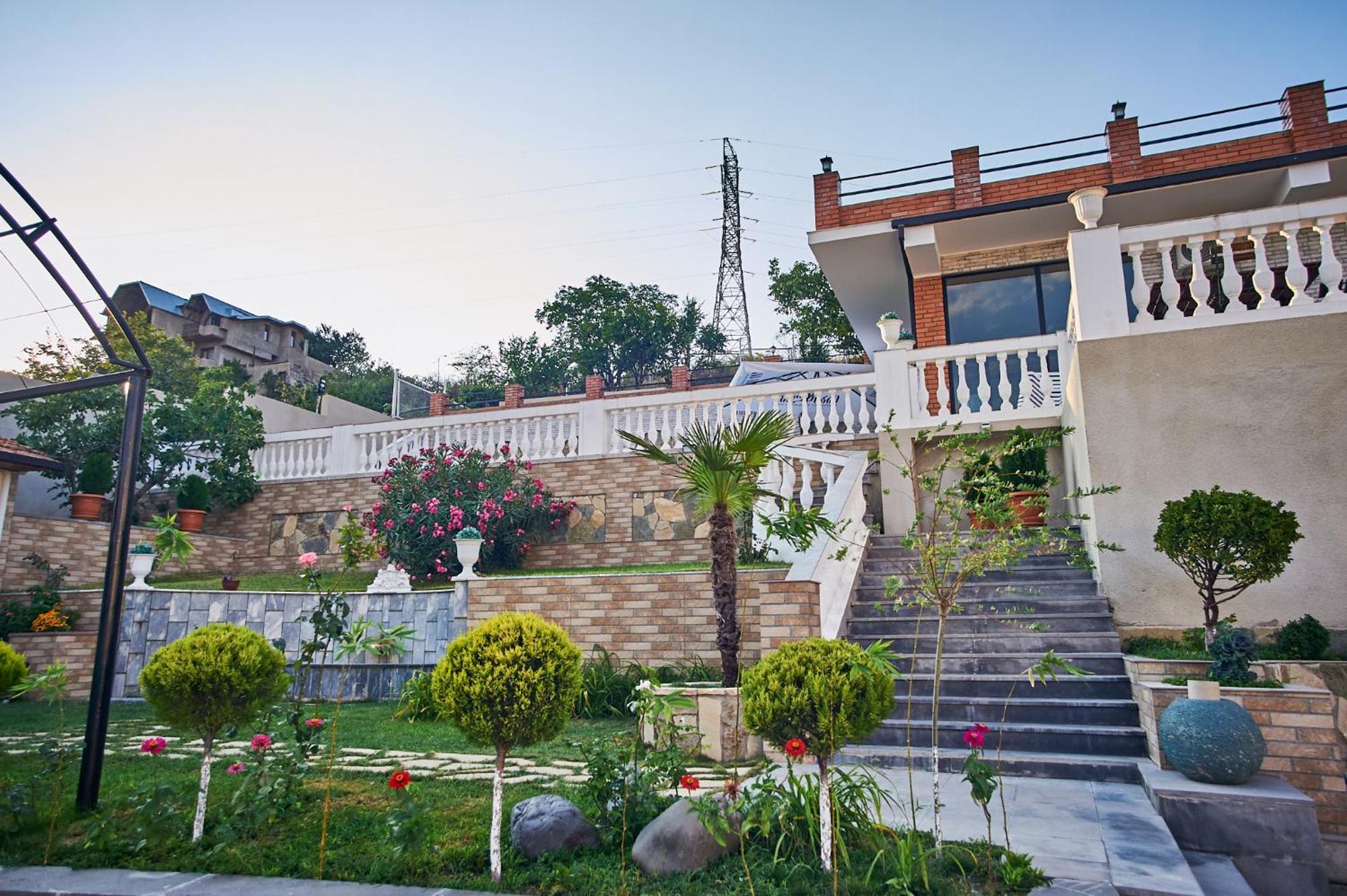 The Hilltop Skyline Hotel Tiflis Exterior foto